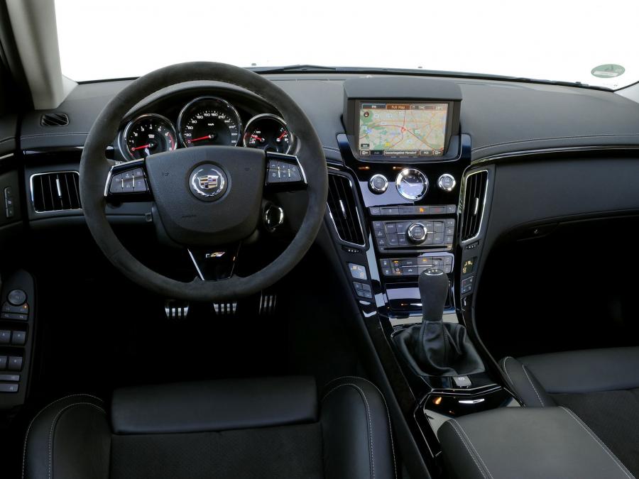  Cadillac CTS-V Sport Wagon 2010 года  (EU) (фото 11 из 21)